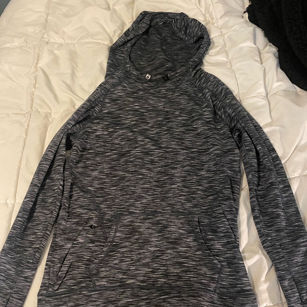 Long-sleeve Calvin Klein sweatshirt